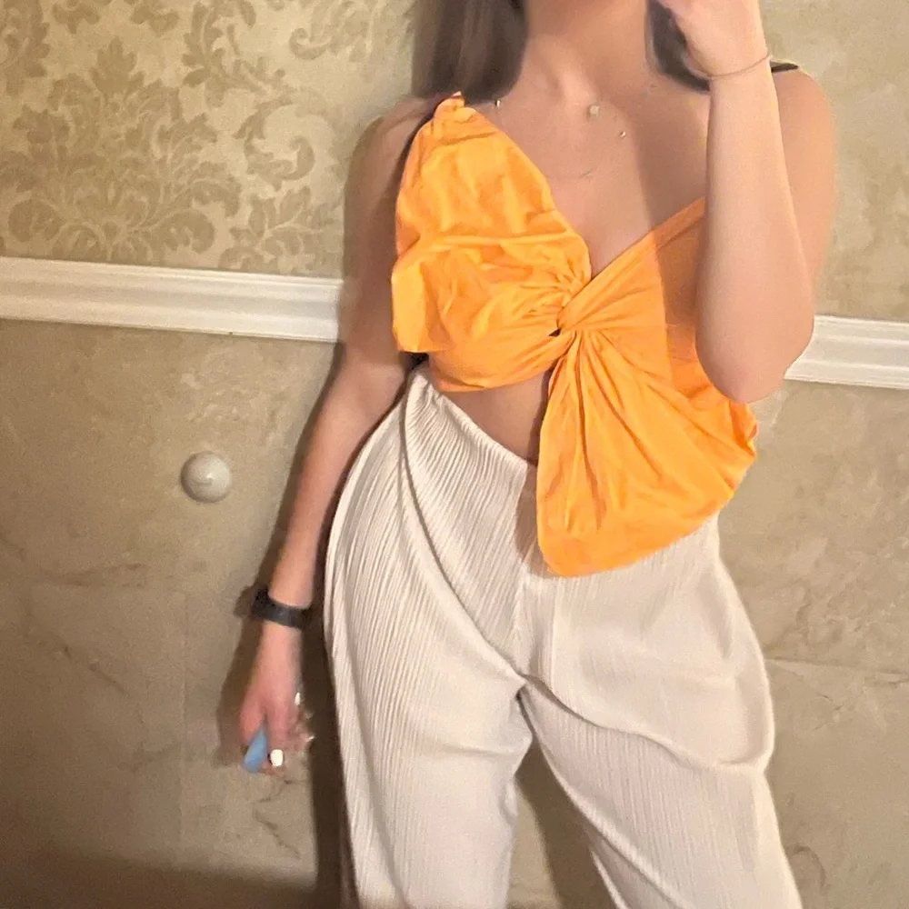 Top - Picture 2 of 2